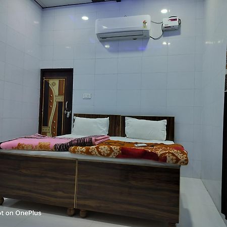 M&S Seva Sadan Hotell Govardhan Exteriör bild